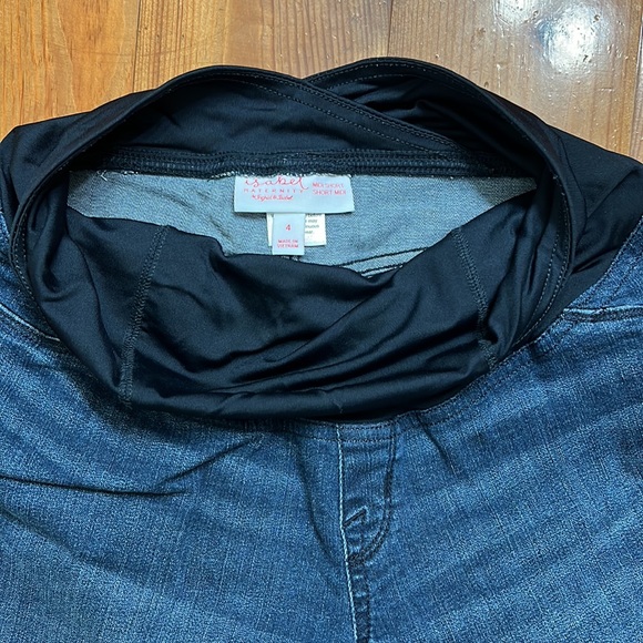 Isabel Maternity Shorts - Picture 3 of 4